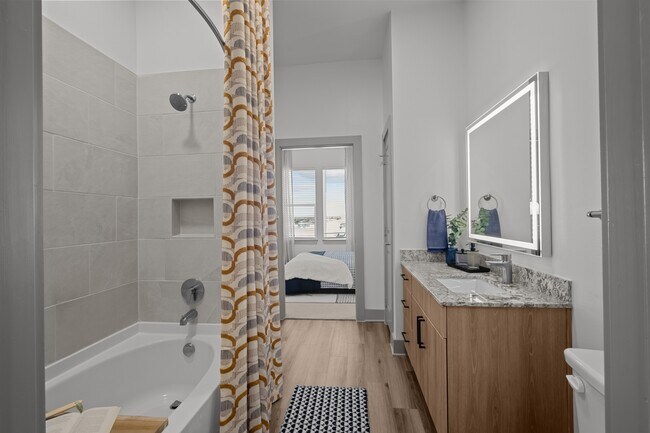 2BR, 2BA - 1,080SF - Bathroom