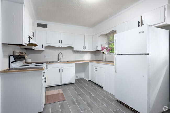Interior Photo - 3615-3619 Yarbrough Ave Rental