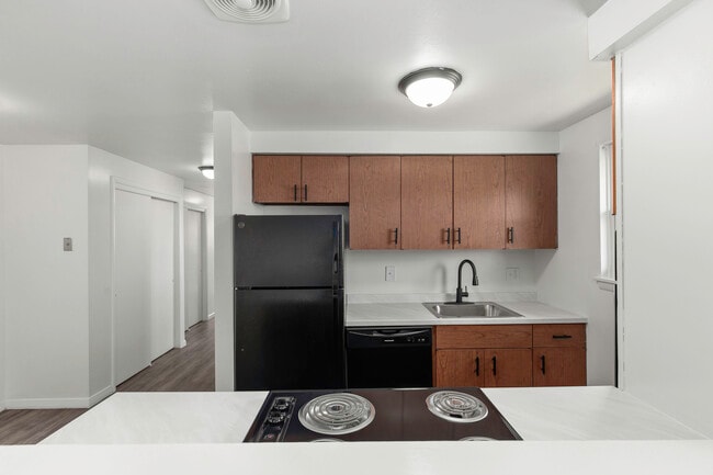 La mayoría de los planos de planta - Swiss Village Apartments