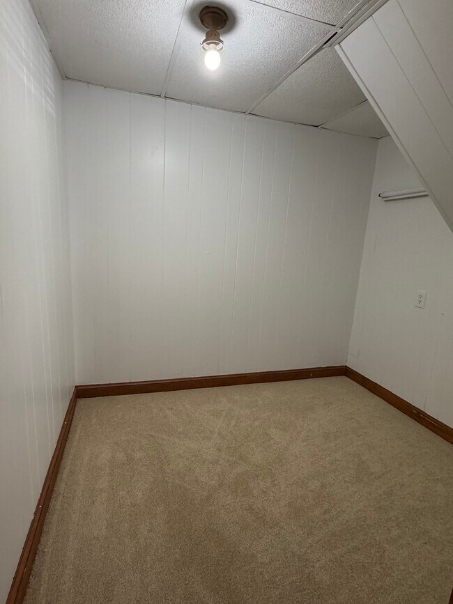 23 White Ct Unit 1