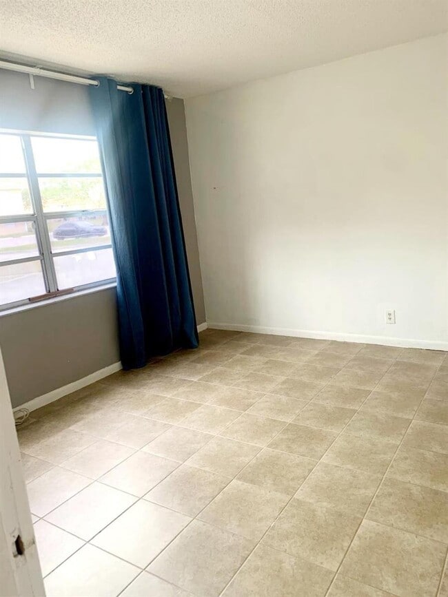 Photo - 10234 Twin Lakes Dr Unit 16-D