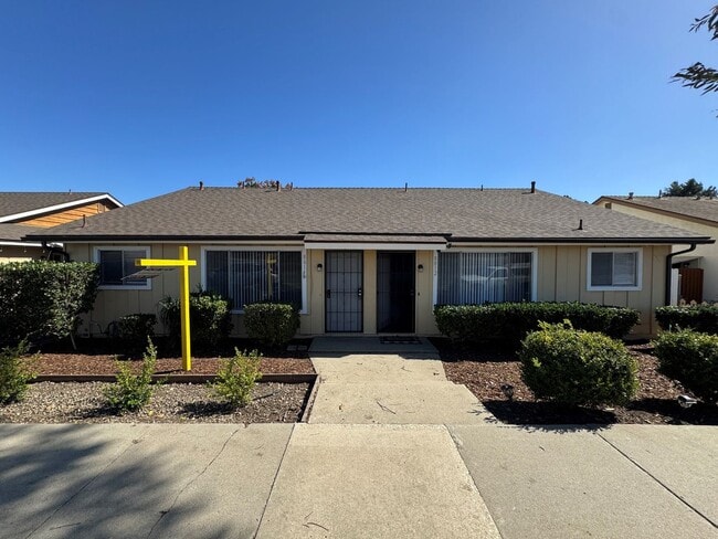 Building Photo - East Ventura Duplex – 2 Bedroom, 1.75 Bath... Unit 8814 North Bank Ave.