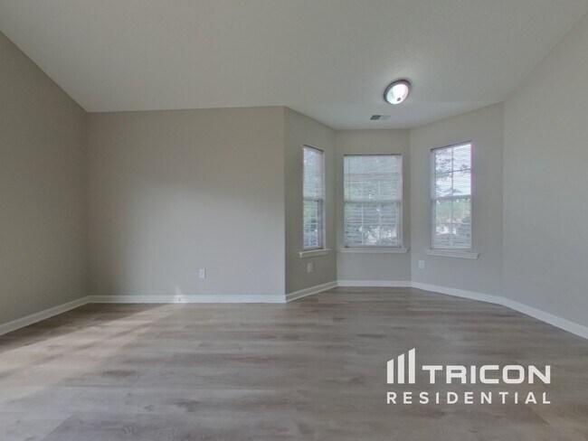 Photo - 819 Chablis Dr