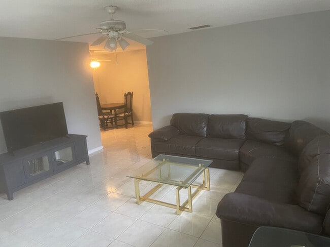 Photo - 240 SW 7th St Apartamento Unidad 10