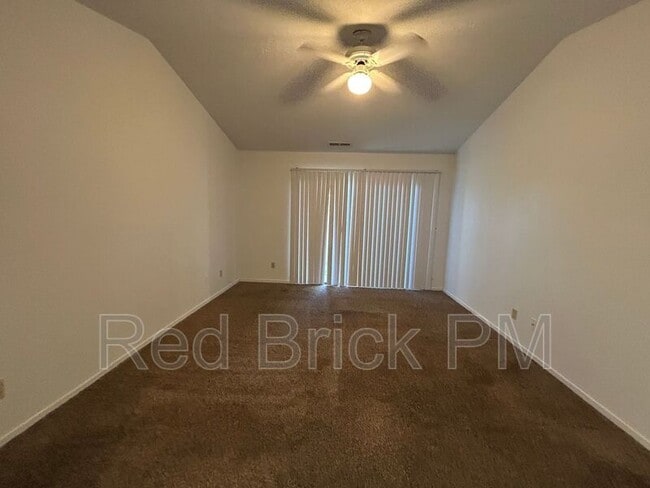 Photo - 1378 Queens Cir