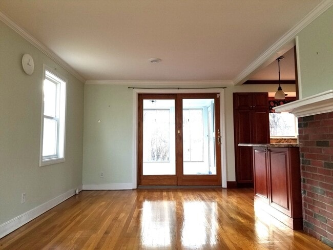 Photo - 225 Governors Rd
