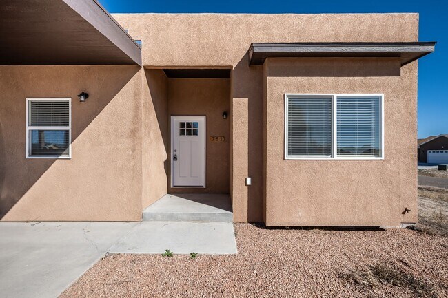 Photo - 753-753 E Laporte Dr