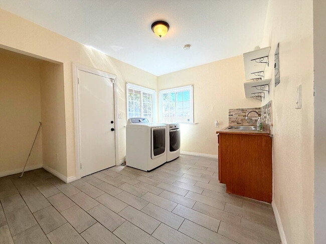 Photo - 1235 W Florence Ave