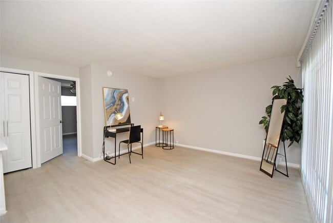 Photo - 2515 Yoakum Blvd
