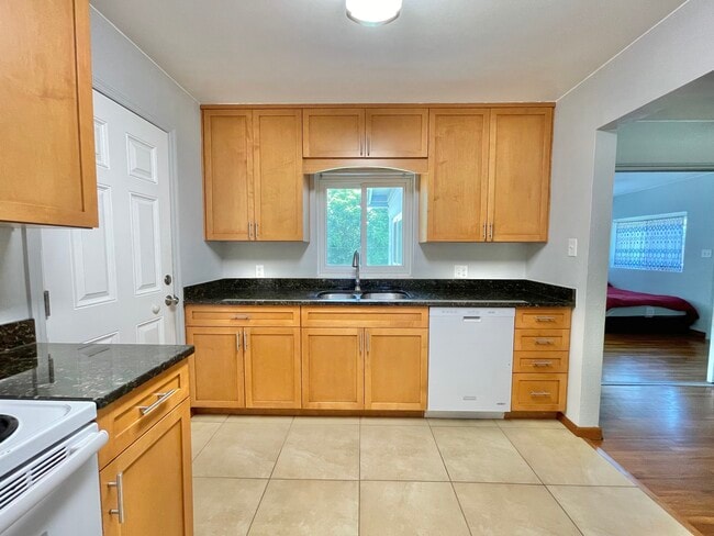 Photo - 2601 Ives Ave