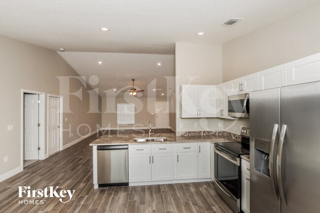 Photo - 918 Armstrong Rd SE