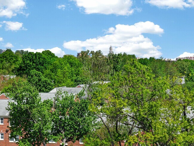 Building Photo - 6621 Wakefield Dr Unit 618