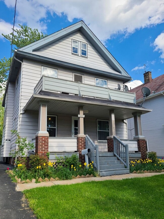 Photo - 2 BR West Side Unit Dn