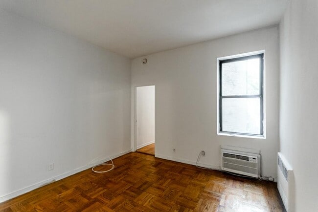Building Photo - 219 E 76th St Unit 2B Rental