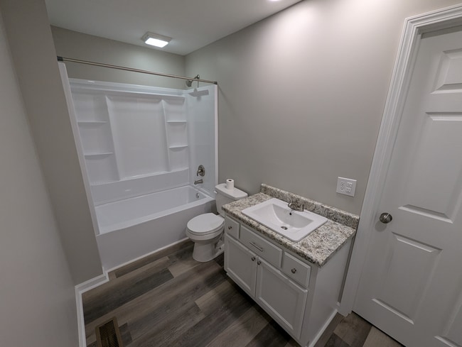 Building Photo - 310 Sunset St SW