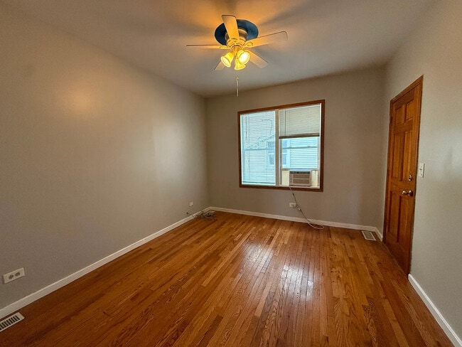 Photo - 4418 W Armitage Ave