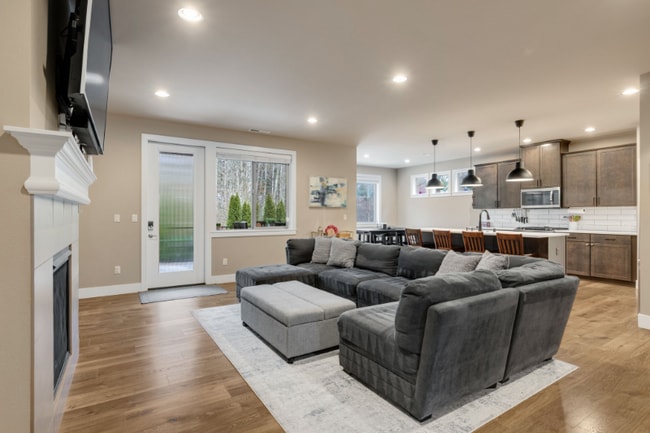 Photo - 868 Chelan Ave NE