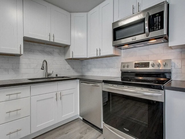 Photo - 2700 Peterson Pl