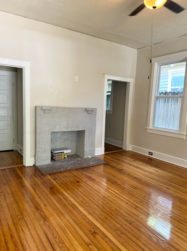 Photo - 305 Willard St