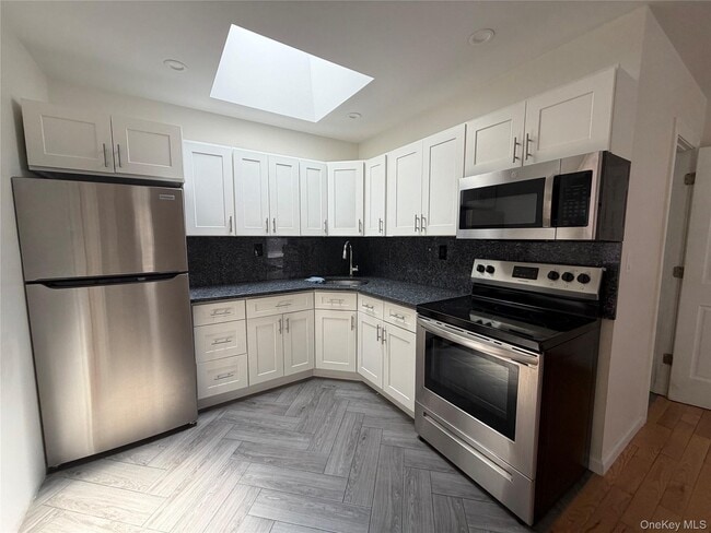Building Photo - 117-02 Liberty Ave Unit 2nd Fl