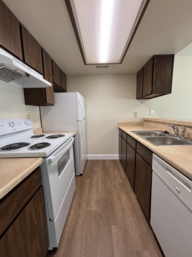 Unit 15 - Manzanita Manor Apartments