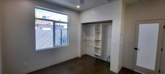 Photo - 1027 E McKinley St