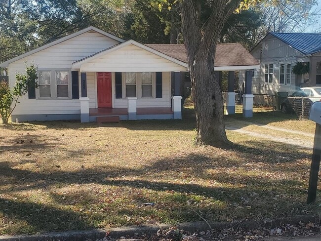 Photo - 305 Mountain View Dr NW