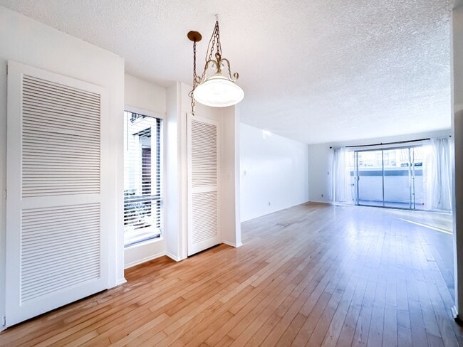 Photo - Bright single level 2 bed 1 bath Condo Unidad 25