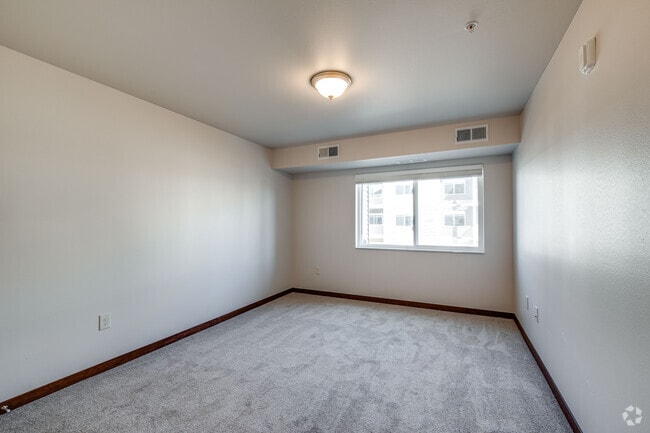 2BR, 1BA - 957 SF