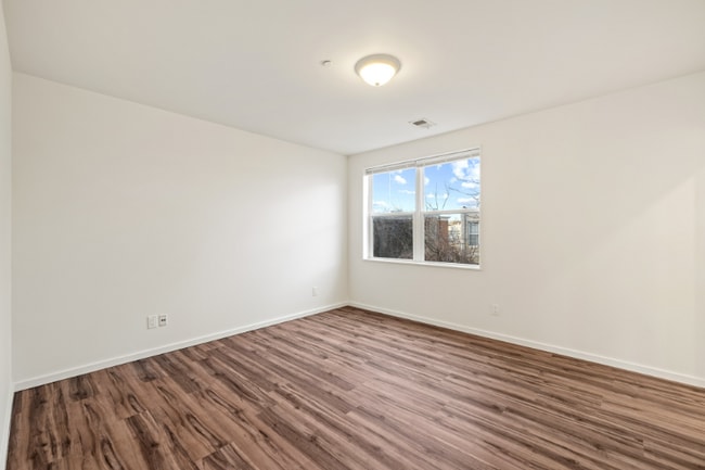 Photo - 820 N 48th St Unidad 338A
