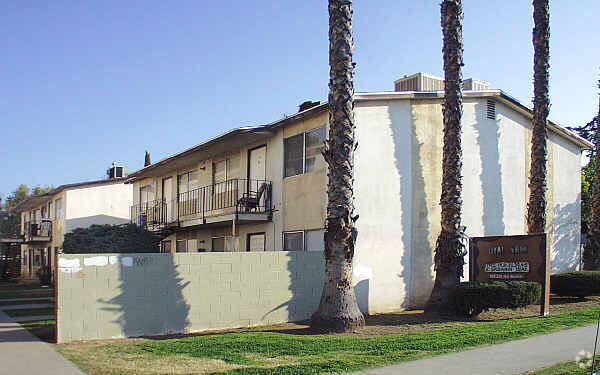 Royal Palm Apartments - Royal Arms Apartments