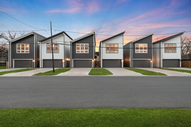 Photo - 4210 McKinley St