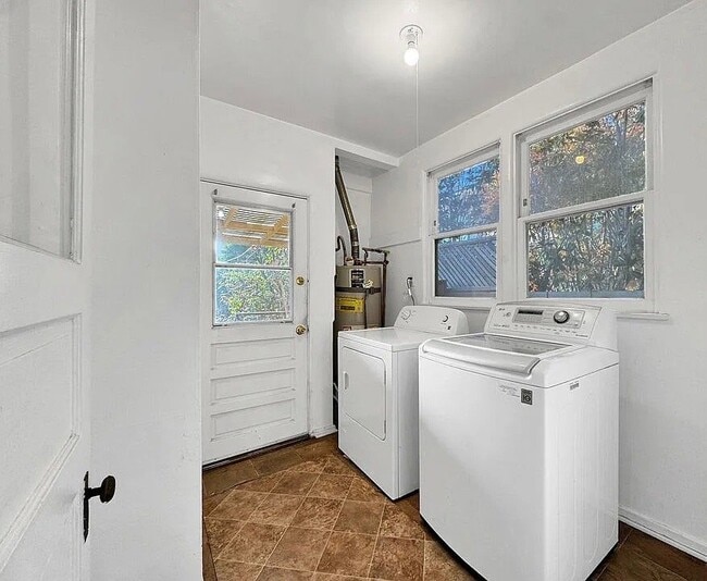Photo - 844 25th St