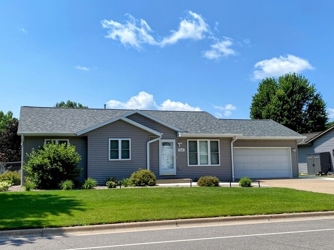 Building Photo - 1514 Sandlake Rd