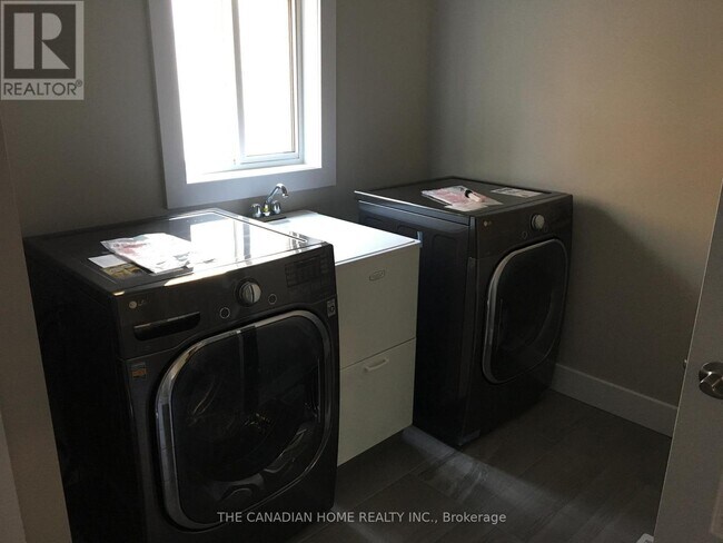 Photo - 1753 Brayford Ave