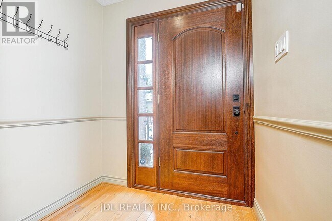 Photo - 87 Munro Blvd