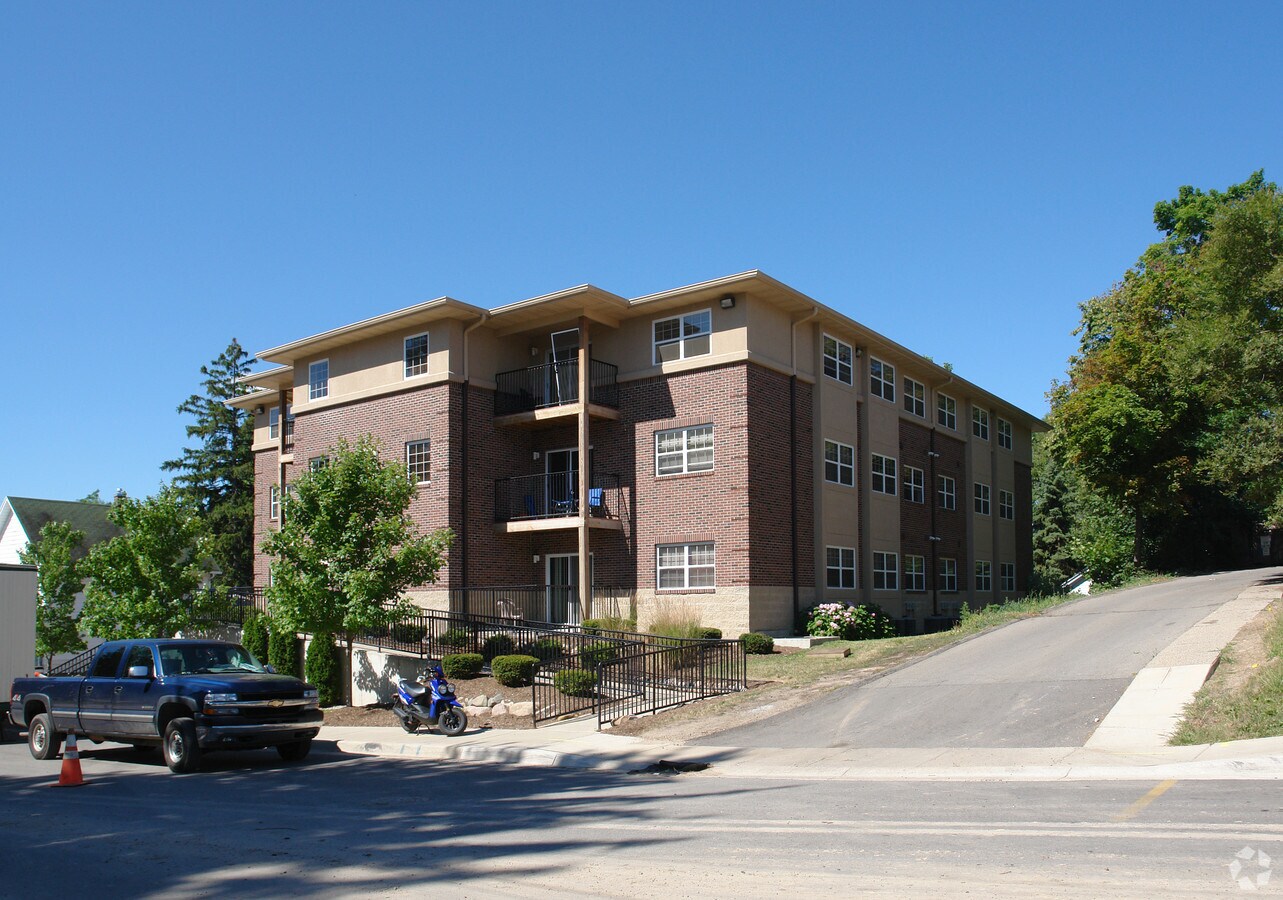 Photo - 215 Louis St