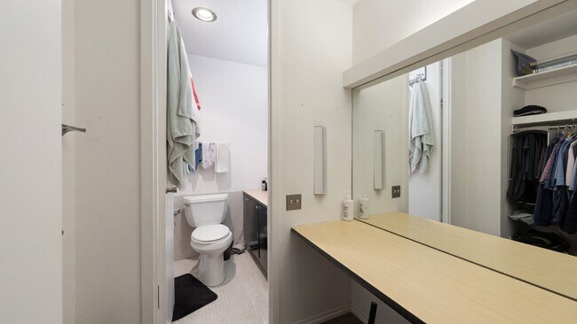 Photo - 2550 N Lakeview Ave Unit 614-15