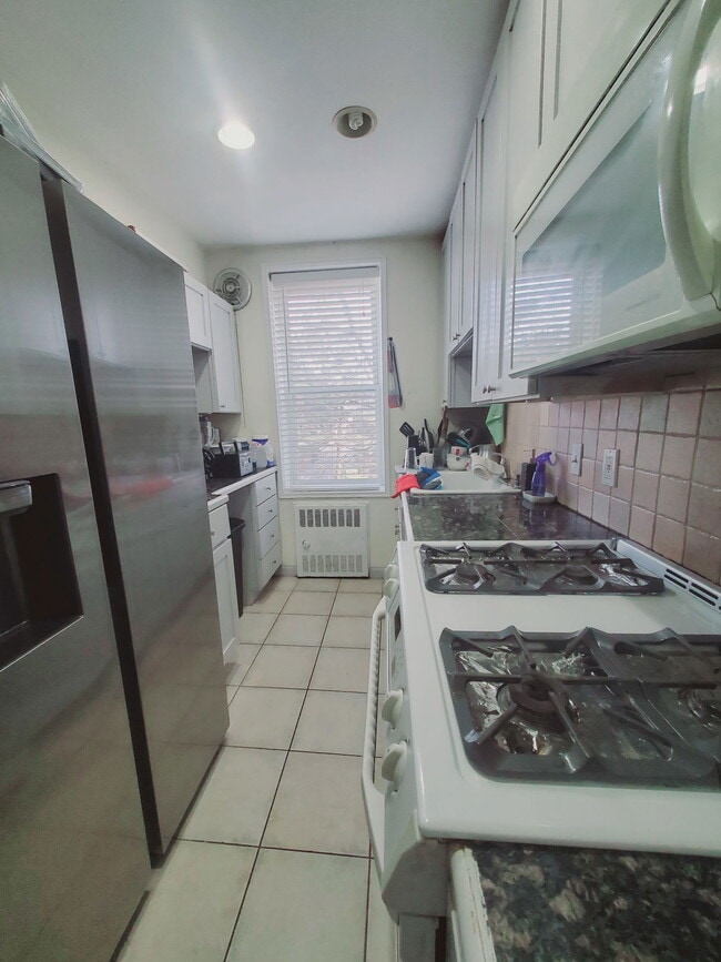 Building Photo - 7 4th St Unit 3