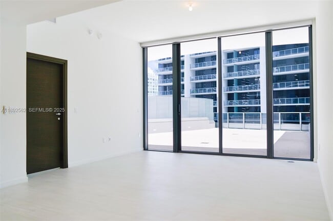 Building Photo - 1000 Brickell Plaza Unit 1807