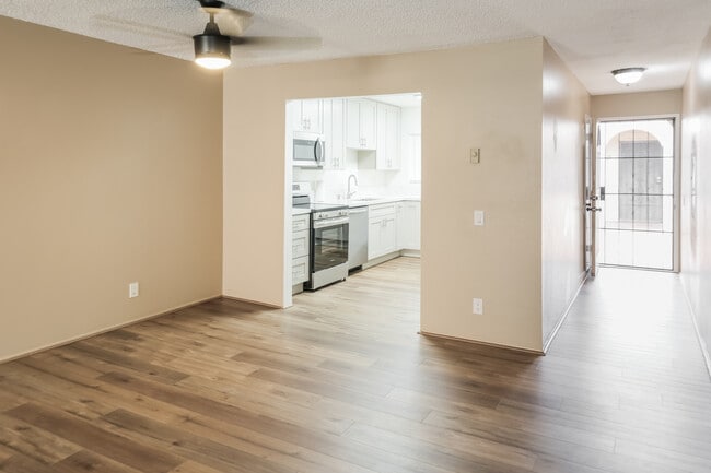 Photo - 2522 Clairemont Dr