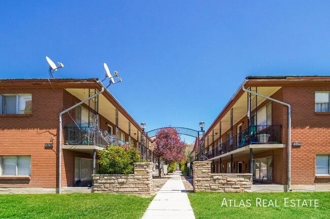 Building Photo - 1365 Emery St W Unit B6