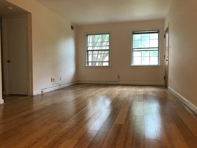 Building Photo - 2707 Arlington Blvd Unit 102