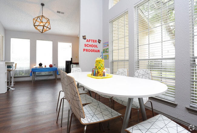 Photo - Covington Creek Apartment