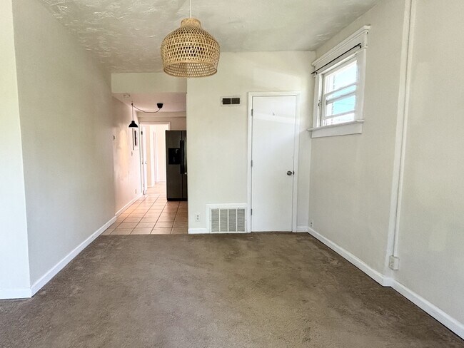 Photo - 867 Browning Ave