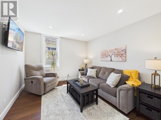 Photo - 953 Queen St Unité 2