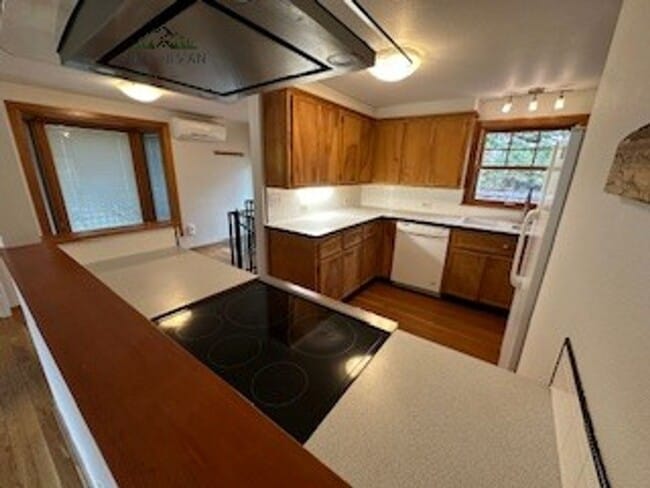 Photo - 487 W 19th Ave