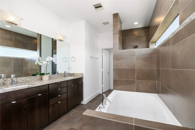 Photo - 5012 Cornish St