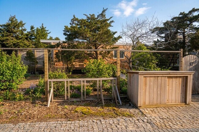 Building Photo - 57 Juniper Ave