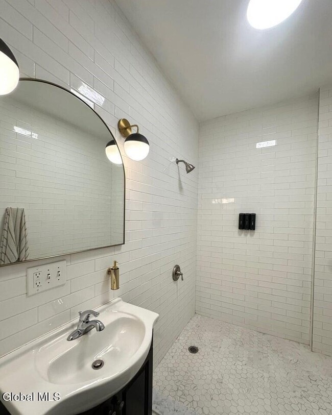 Photo - 51 Elm St Unidad 1